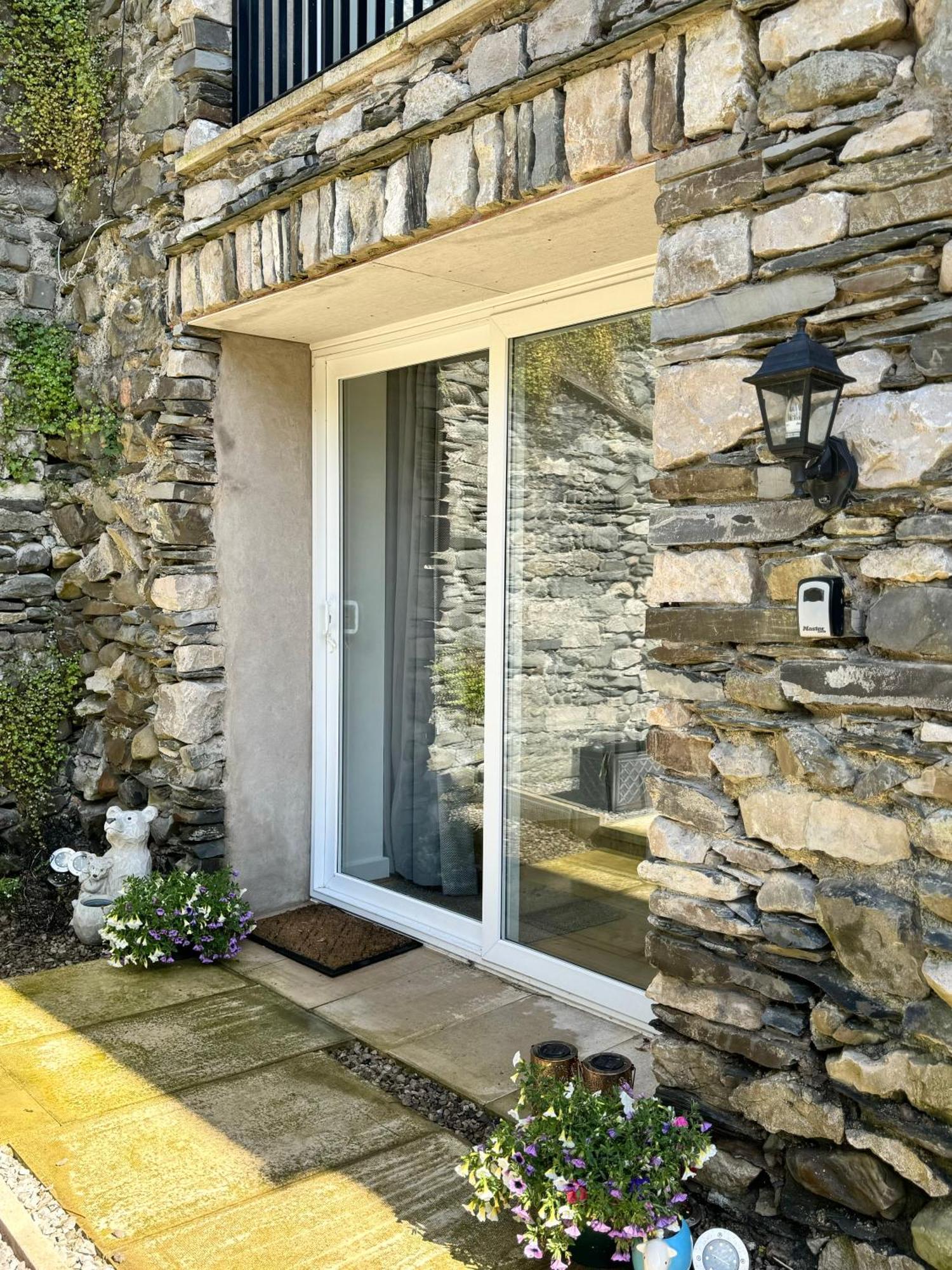 The Barn In The Courtyard, 3 - Bed, Sleeps 5, Pets Welcome Ulverston Exterior photo
