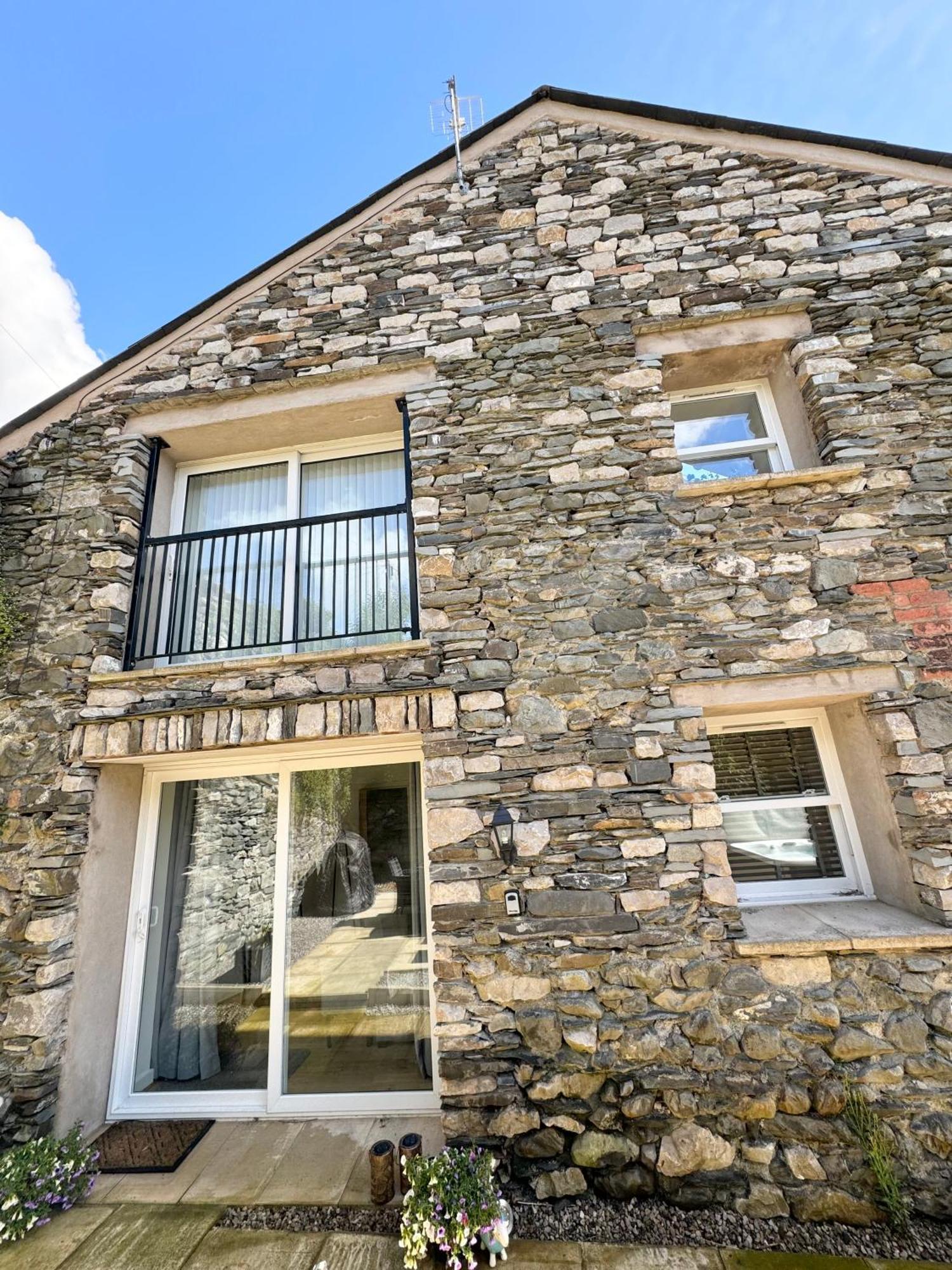 The Barn In The Courtyard, 3 - Bed, Sleeps 5, Pets Welcome Ulverston Exterior photo