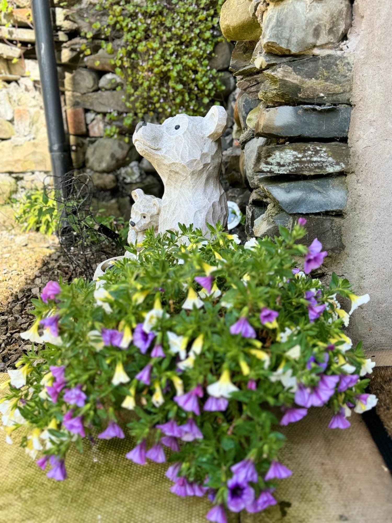 The Barn In The Courtyard, 3 - Bed, Sleeps 5, Pets Welcome Ulverston Exterior photo
